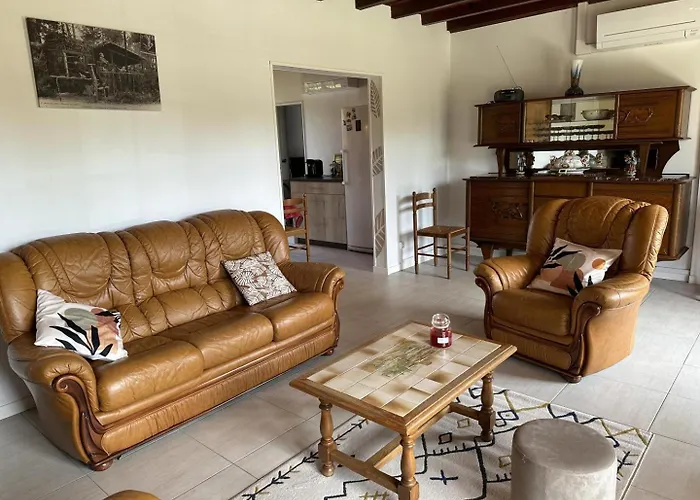 Semesterbostad Le Grues Cendrees *